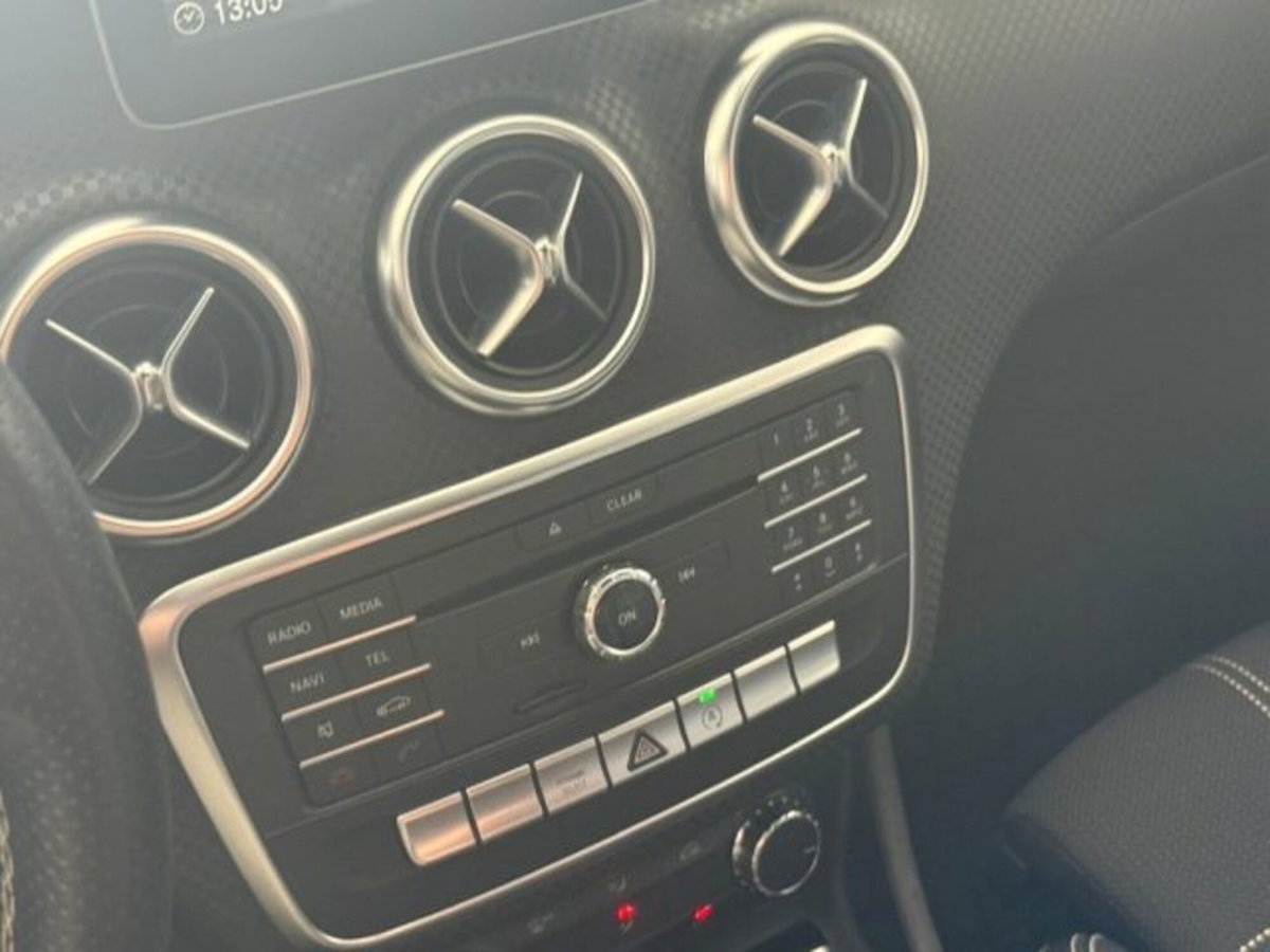 Mercedes-Benz Classe A 200 d Automatic Sport (14)