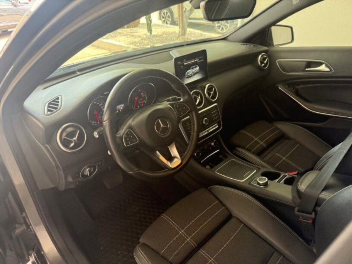 Mercedes-Benz Classe A 200 d Automatic Sport (18)