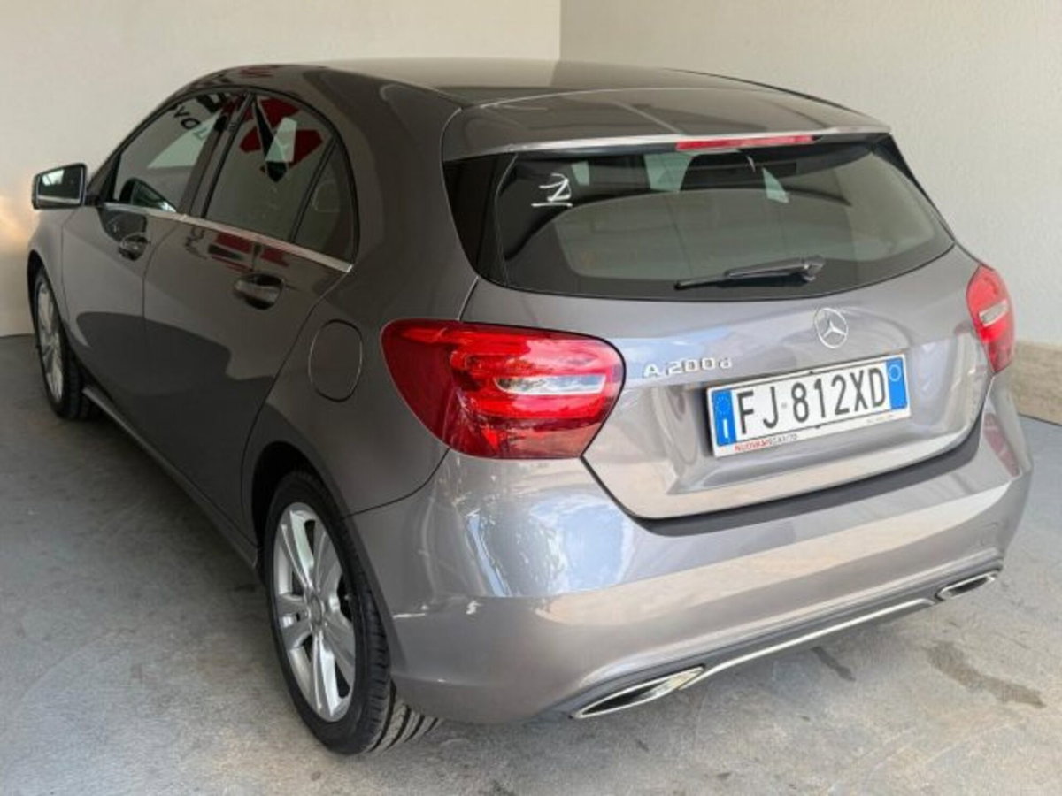 Mercedes-Benz Classe A 200 d Automatic Sport (5)