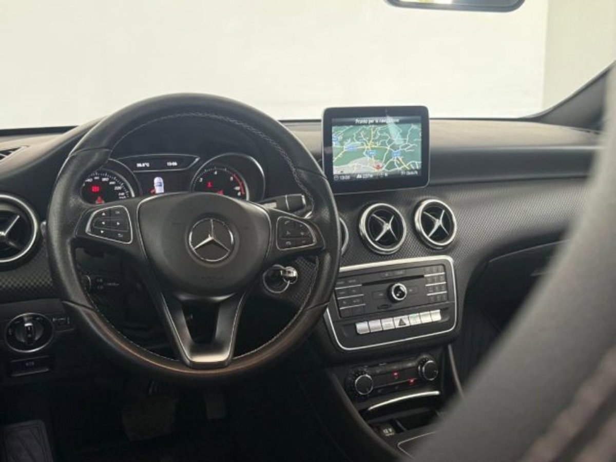 Mercedes-Benz Classe A 200 d Automatic Sport (9)