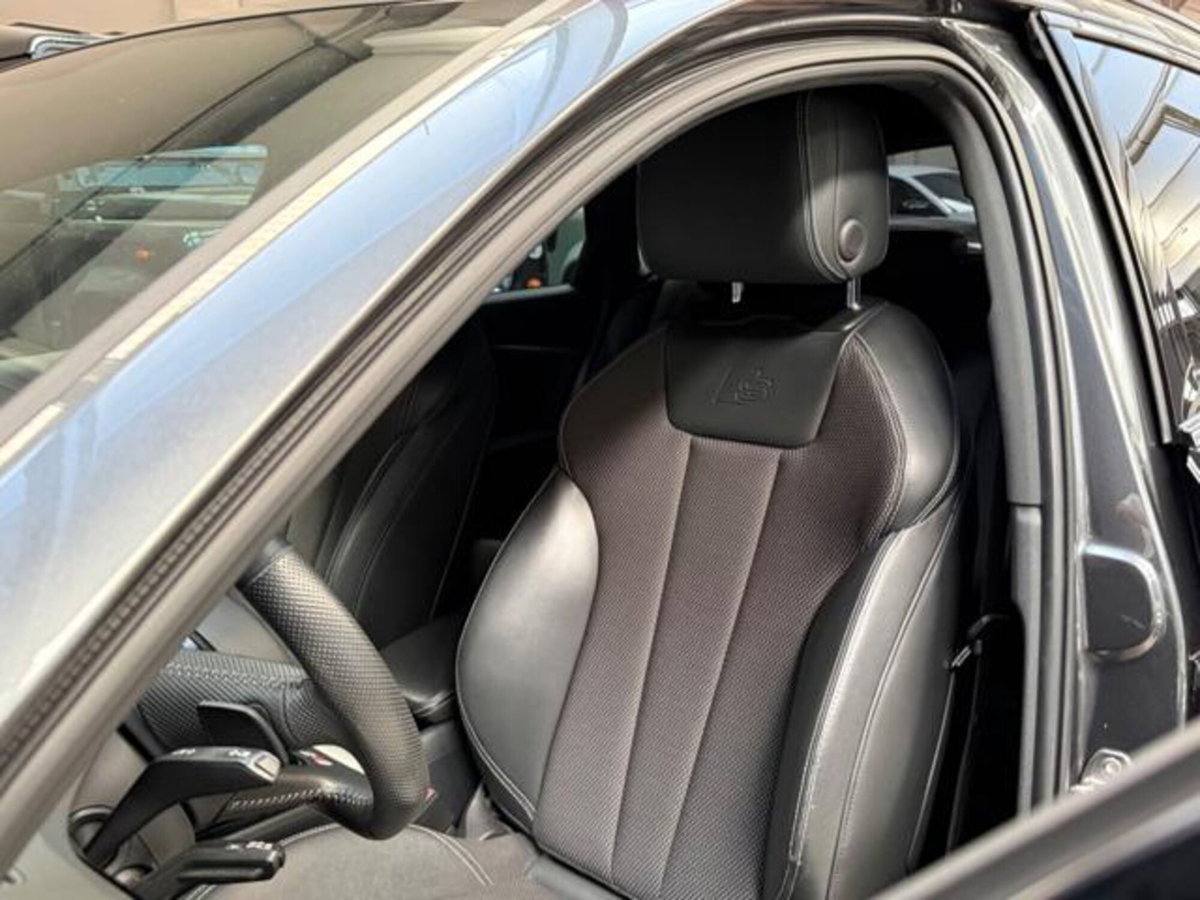 Audi A4 Avant 40 TDI quattro S tronic S line edition (10)