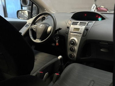 Toyota Yaris 1.0 5 porte Sol (13)