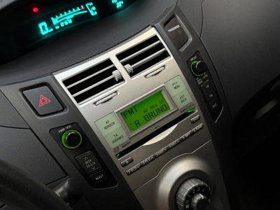Toyota Yaris 1.0 5 porte Sol (15)