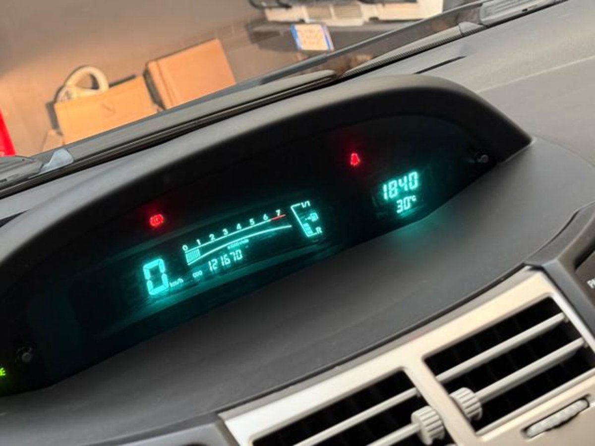 Toyota Yaris 1.0 5 porte Sol (16)