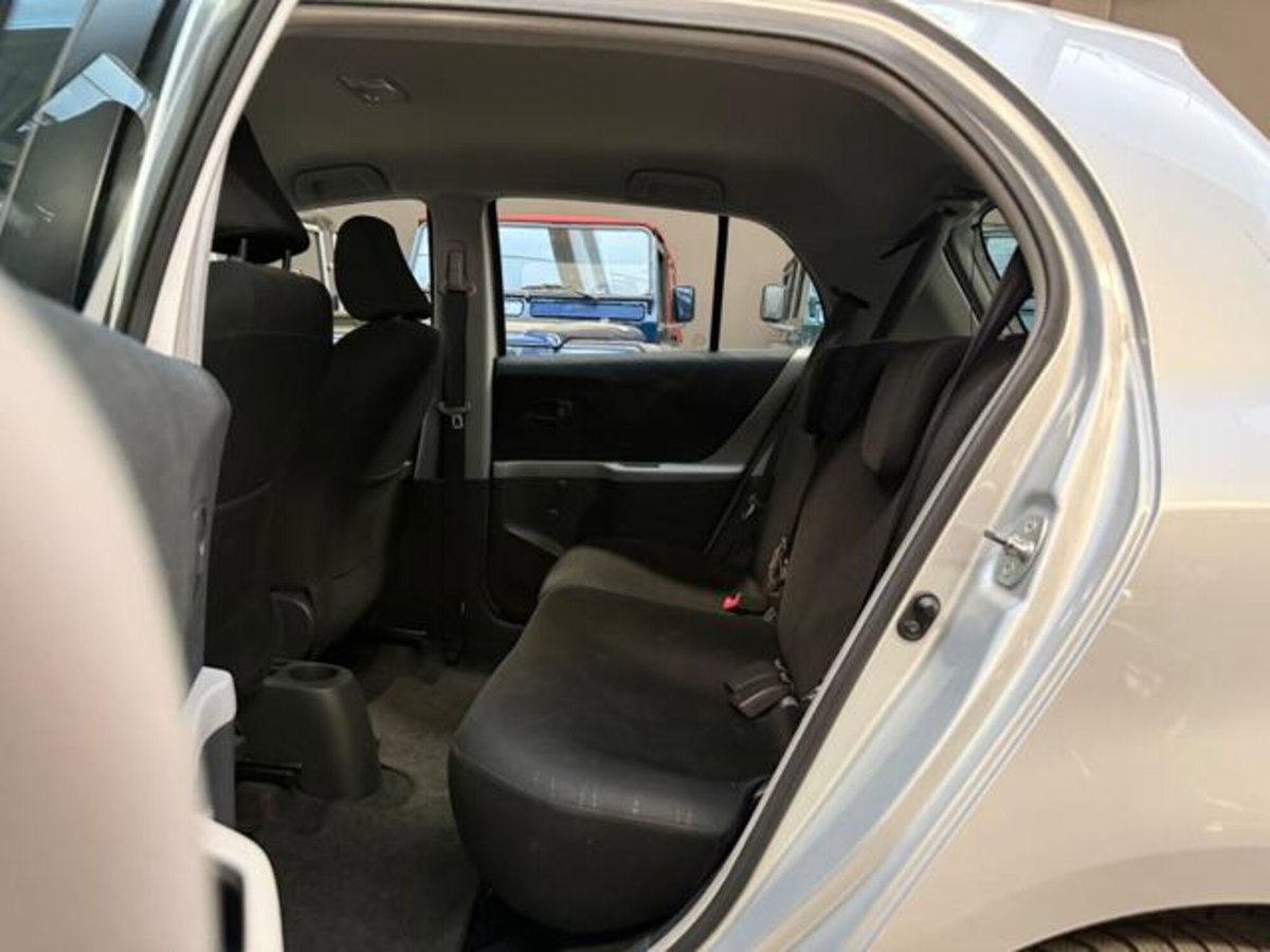 Toyota Yaris 1.0 5 porte Sol (17)