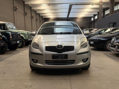 Toyota Yaris 1.0 5 porte Sol (2)