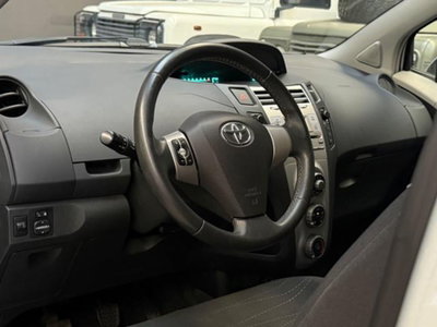Toyota Yaris 1.0 5 porte Sol (9)