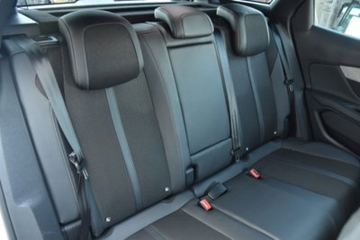 Peugeot 3008 BlueHDi 130 S&S EAT8 GT (19)