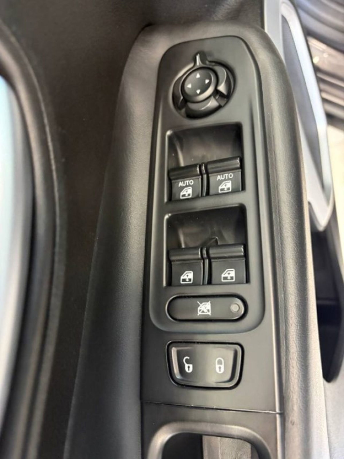 Jeep Renegade 1.6 Mjt 120 CV Limited (15)