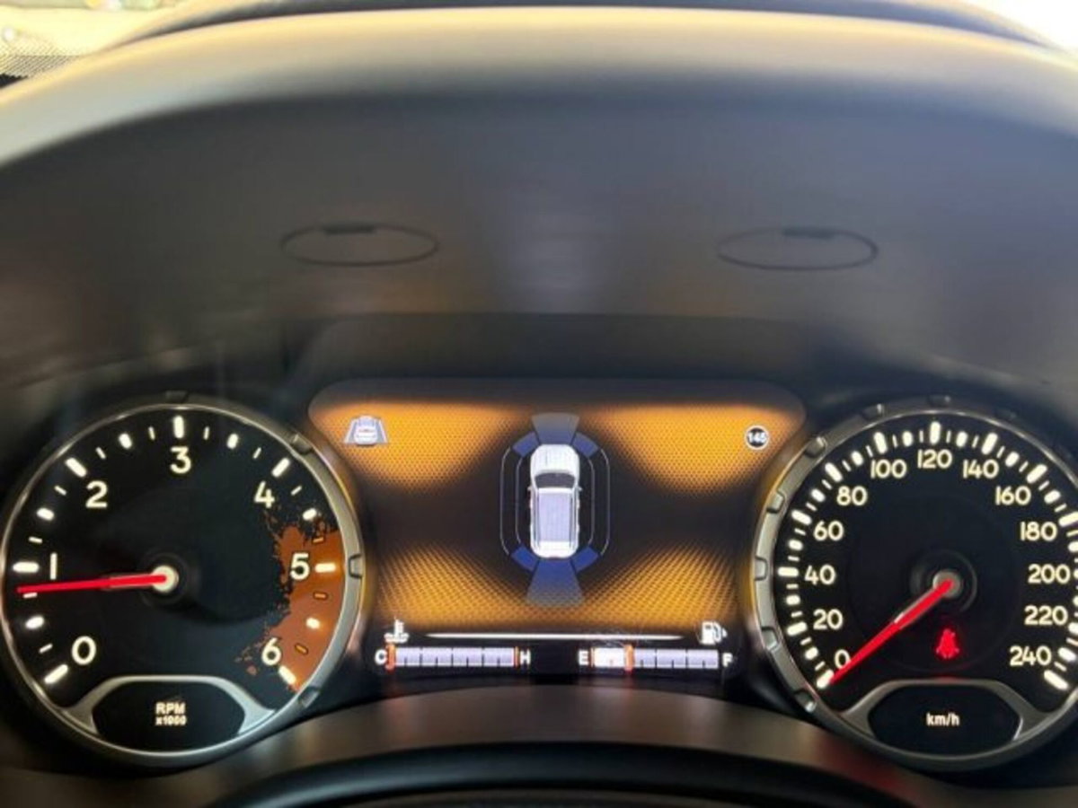 Jeep Renegade 1.6 Mjt 120 CV Limited (18)