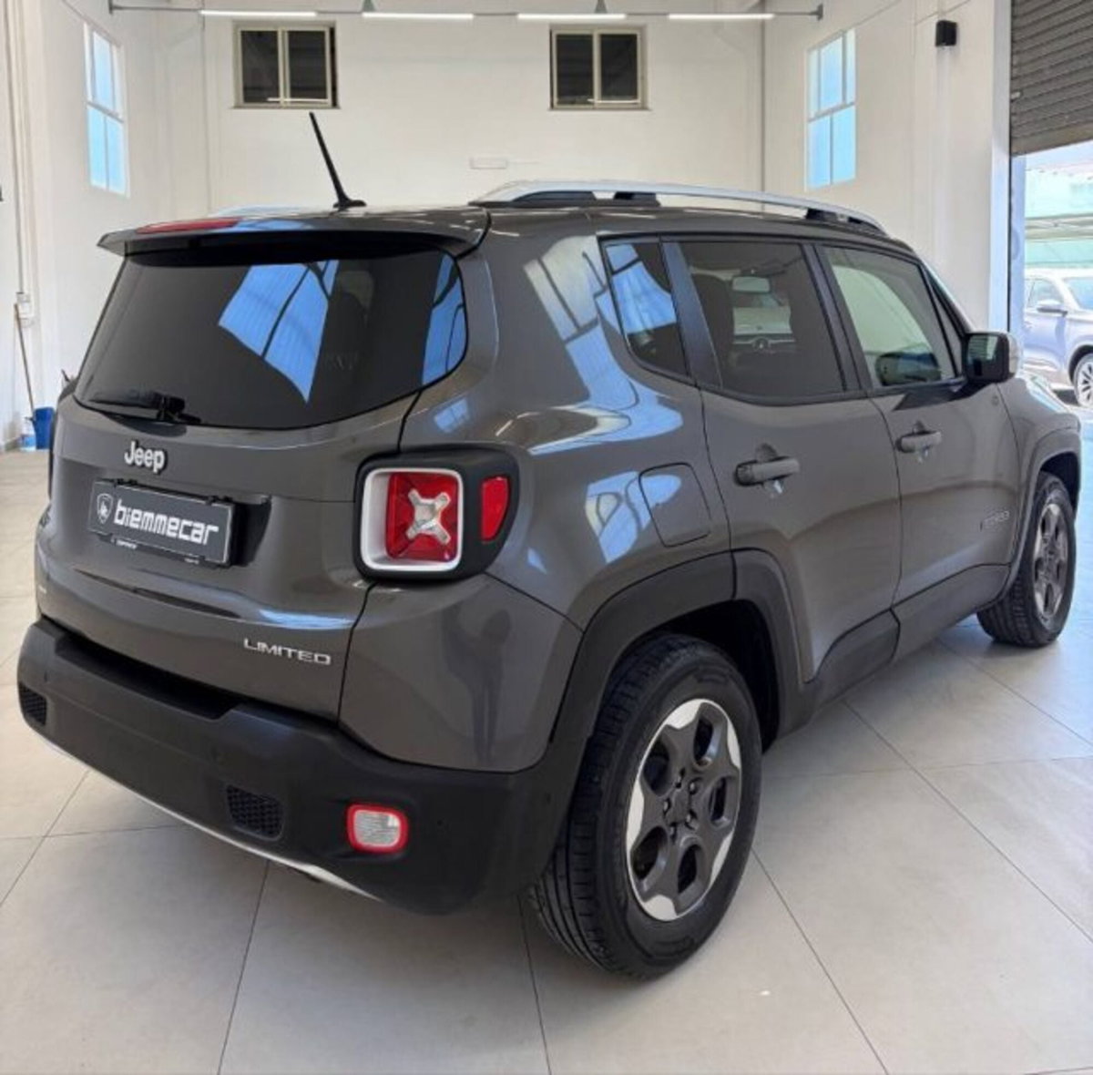 Jeep Renegade 1.6 Mjt 120 CV Limited (3)