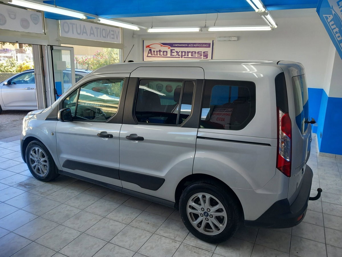 Ford Tourneo Connect 1.5 TDCi 120 CV Titanium (9)