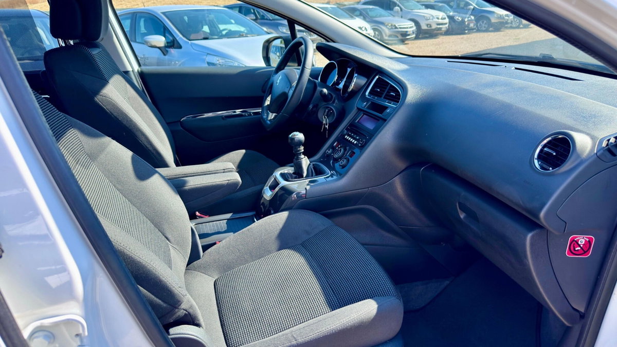 Peugeot 5008 1.6 HDi 115CV Allure (19)