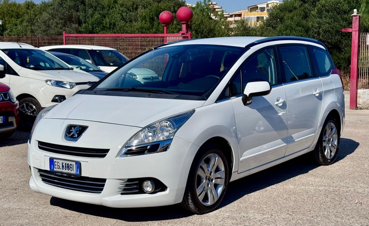 Peugeot 5008 1.6 HDi 115CV Allure (7)