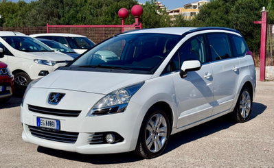 Peugeot 5008 1.6 HDi 115CV Allure (7)