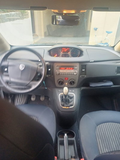 Lancia Musa 1.4 16V Oro (6)