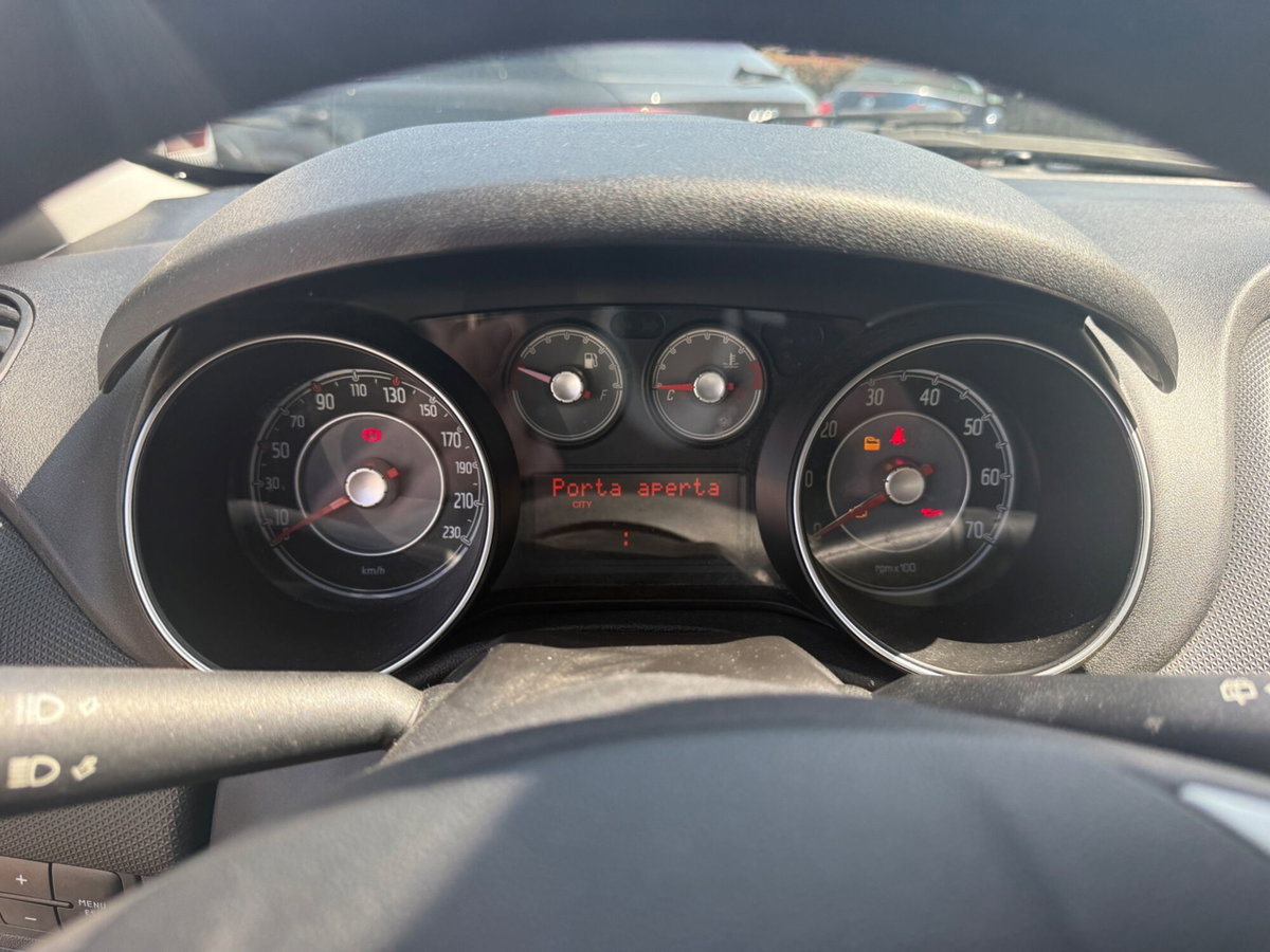 Fiat Punto 1.3 MJT II 75 CV 5 porte Street (12)