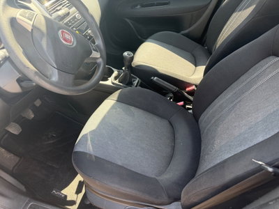 Fiat Punto 1.3 MJT II 75 CV 5 porte Street (14)