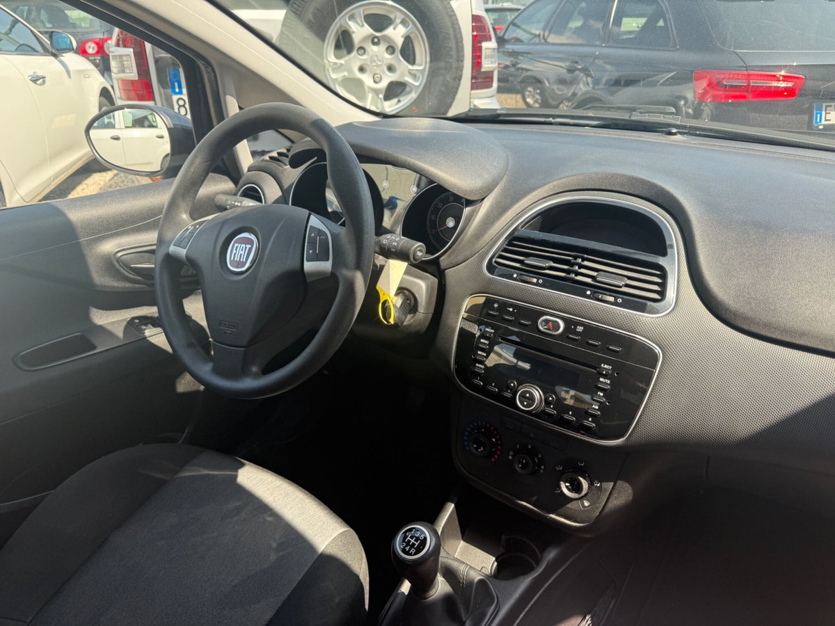 Fiat Punto 1.3 MJT II 75 CV 5 porte Street (9)
