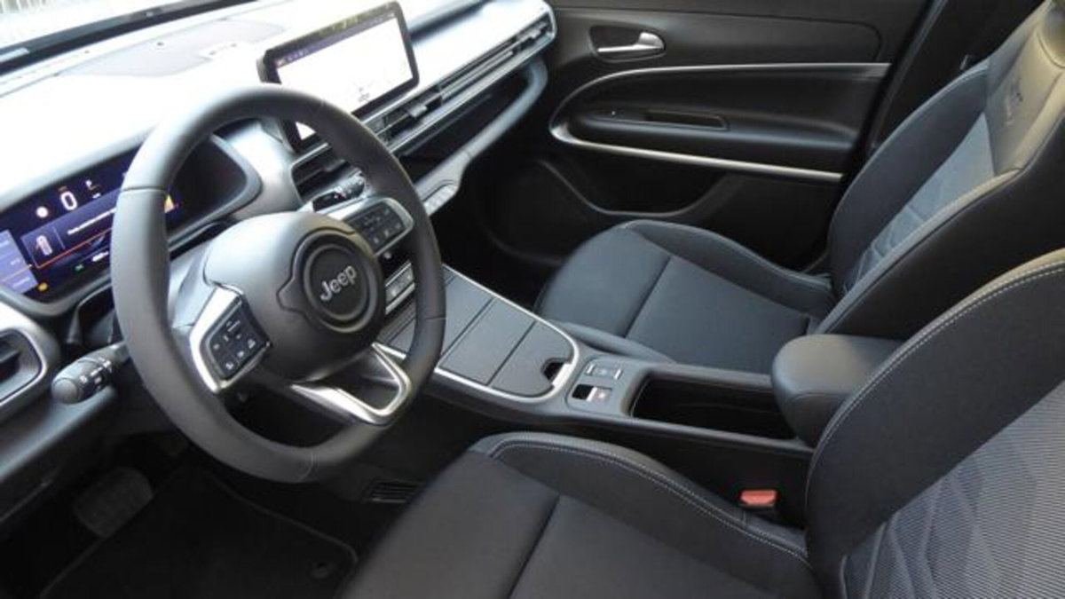 Jeep Avenger 1.2 turbo Summit fwd 100cv (7)