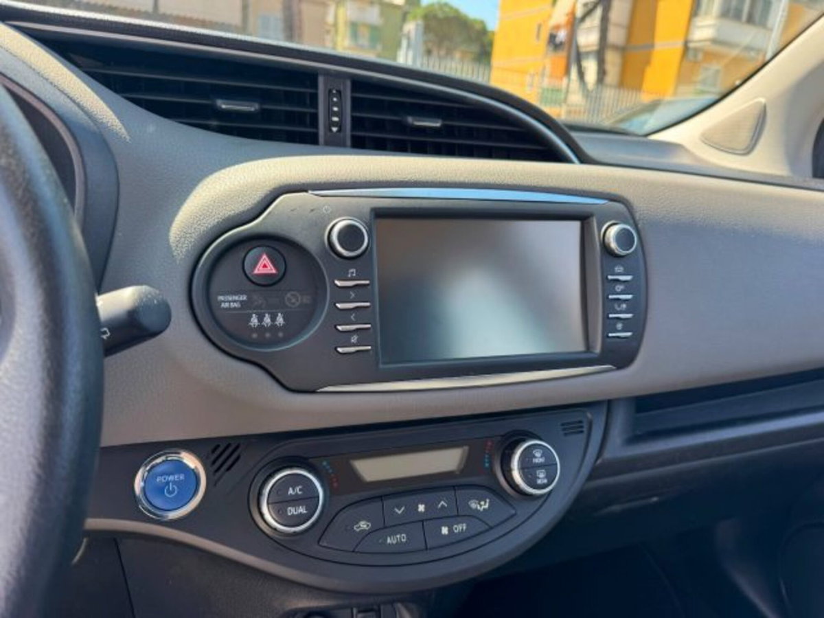 Toyota Yaris 1.5 Hybrid 5 porte Cool (19)