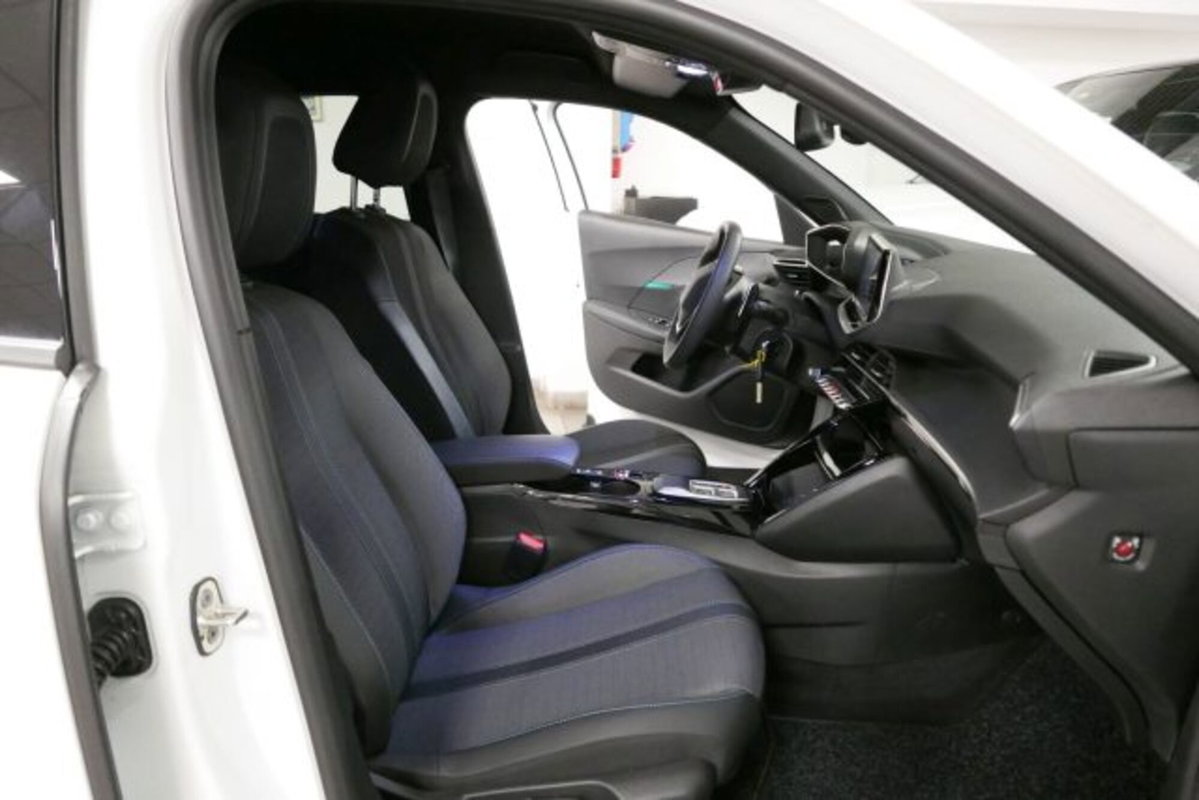 Peugeot 2008 PureTech 130 S&S EAT8 Allure Pack (8)