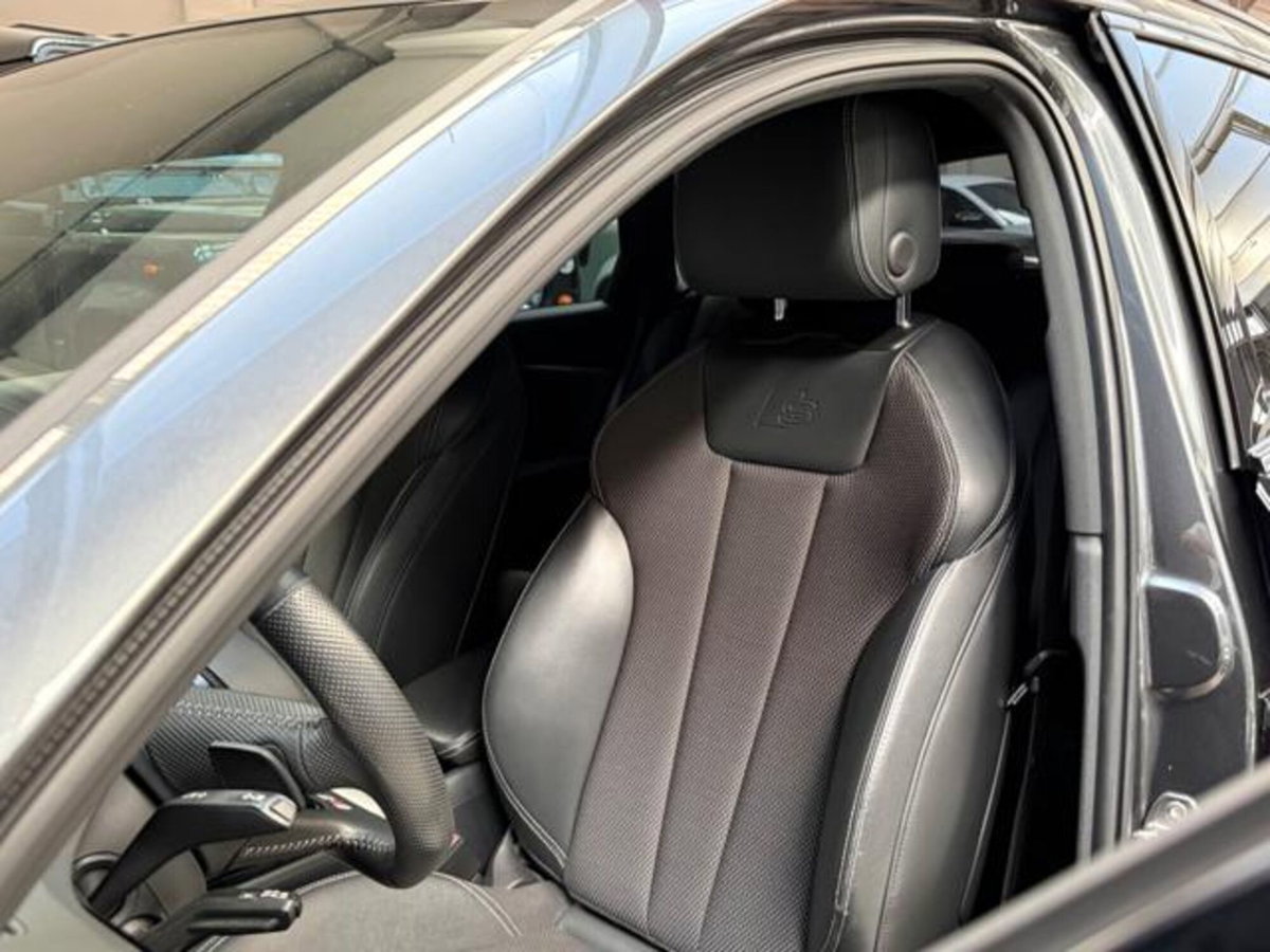 Audi A4 Avant 40 TDI quattro S tronic S line edition (10)