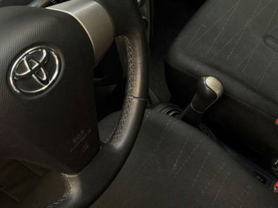 Toyota Yaris 1.0 5 porte Sol (10)