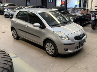 Toyota Yaris 1.0 5 porte Sol (3)
