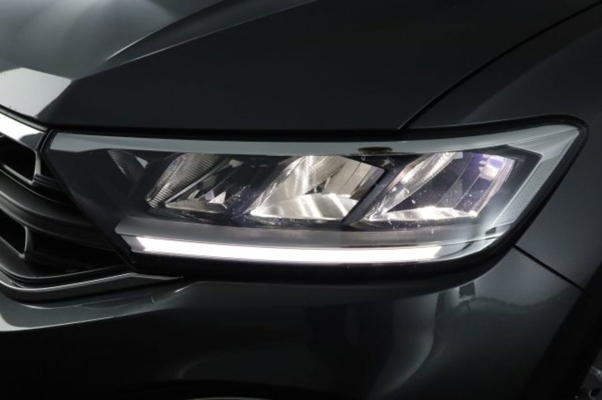 Volkswagen T-Roc 2.0 tdi Life 115cv (9)