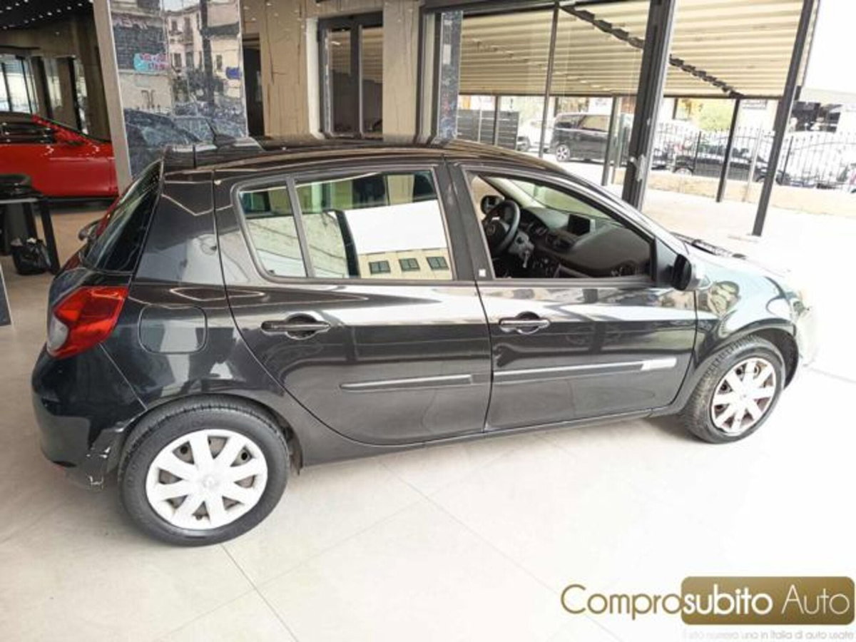 Renault Clio 1.2 16V 5 porte GPL 20th Anniversario (6)