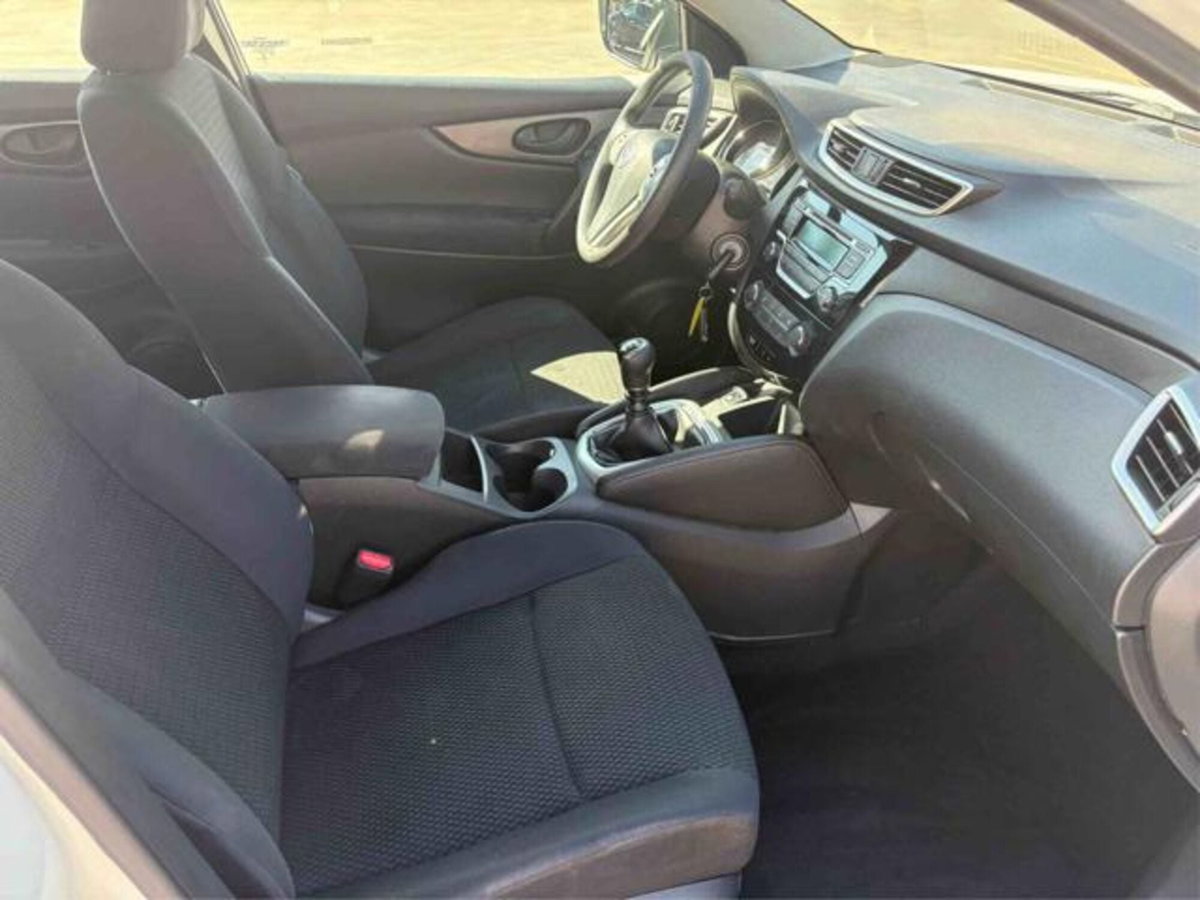 Nissan Qashqai 1.5 dCi Visia (13)