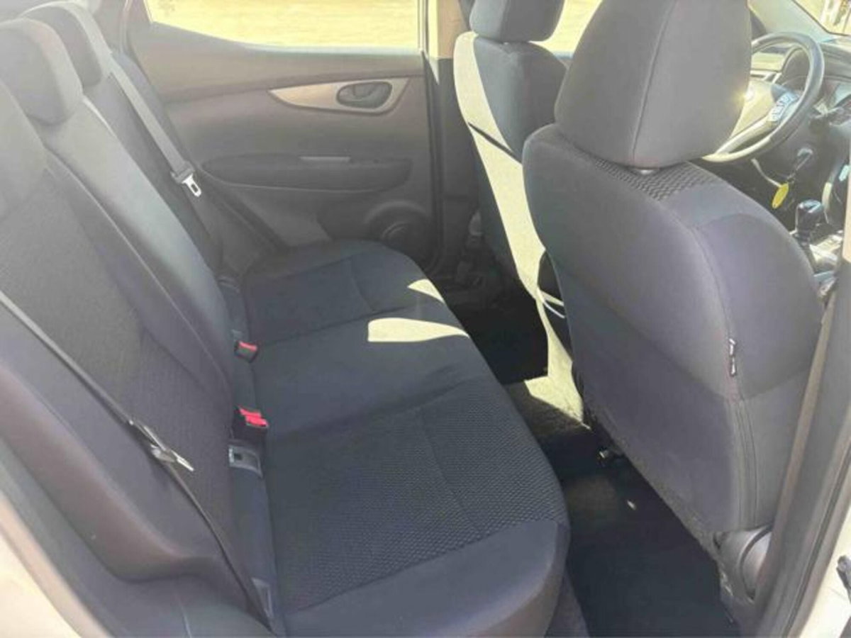 Nissan Qashqai 1.5 dCi Visia (14)