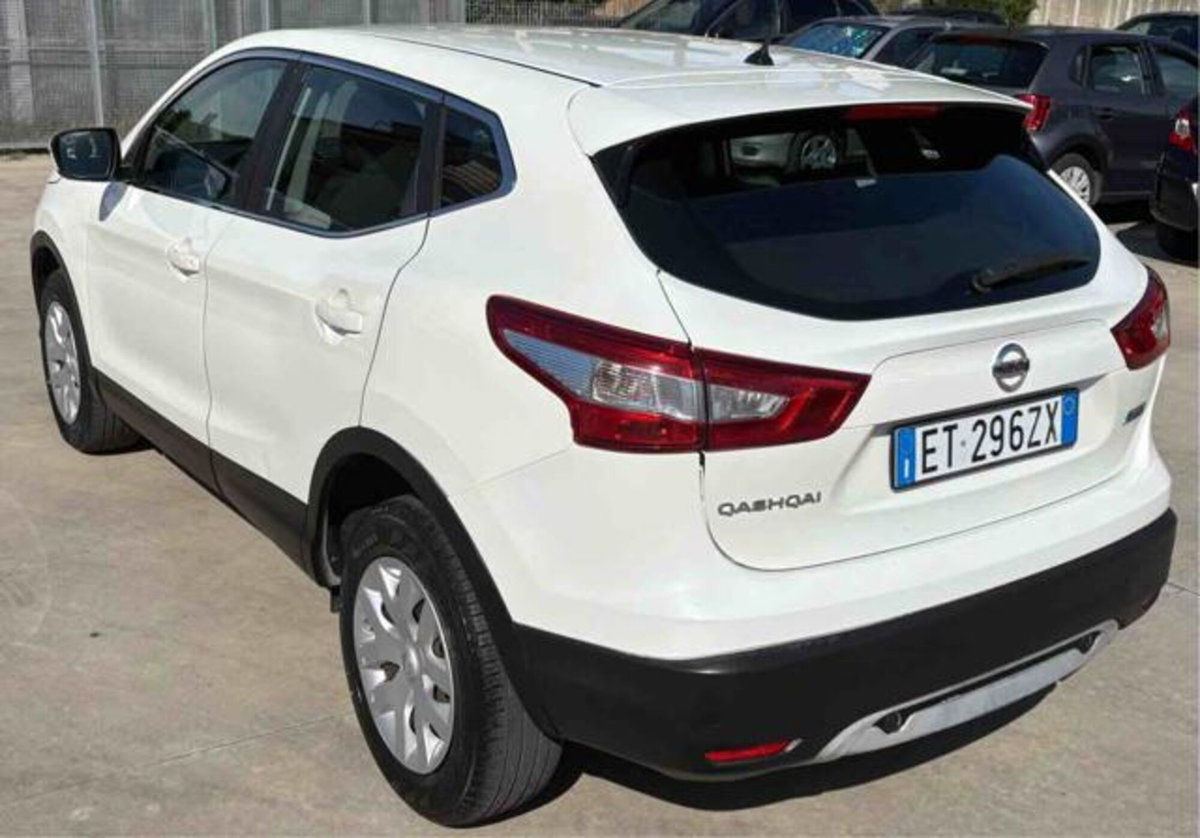 Nissan Qashqai 1.5 dCi Visia (3)