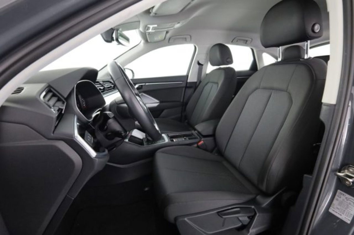 Audi Q3 Sportback 35 TDI quattro S tronic Business Plus (2)