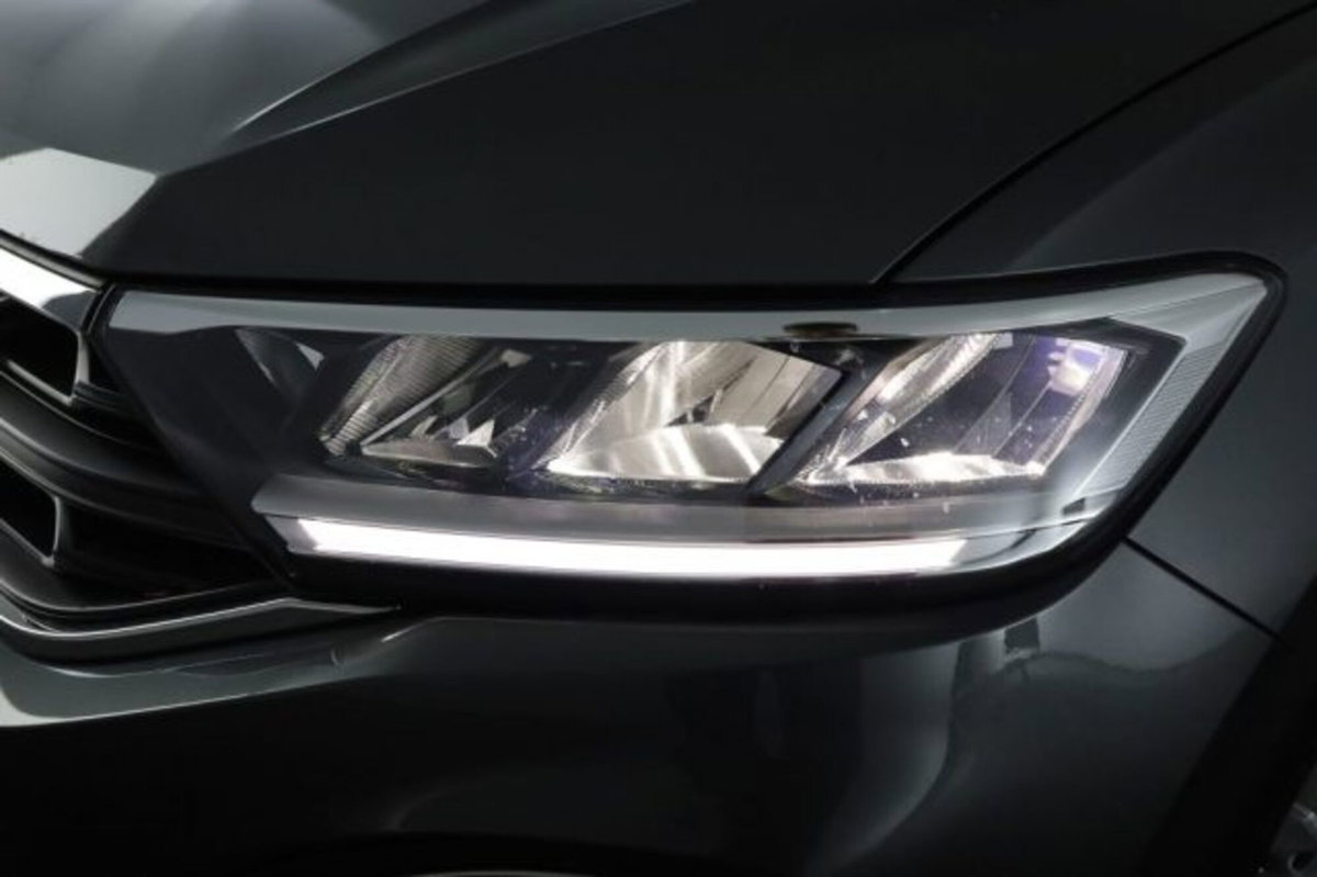Volkswagen T-Roc 2.0 tdi Life 115cv (9)