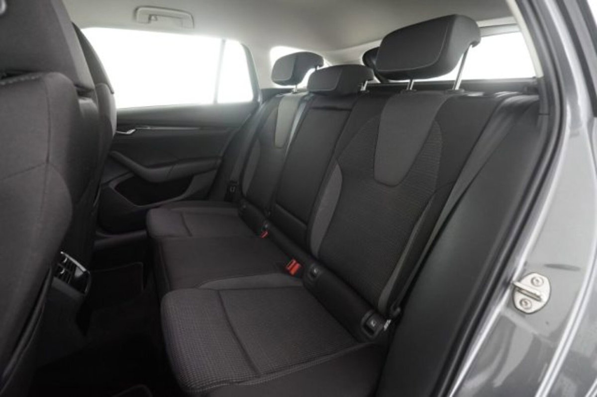 Skoda Octavia Station Wagon 2.0 TDI EVO SCR DSG Wagon Executive (11)