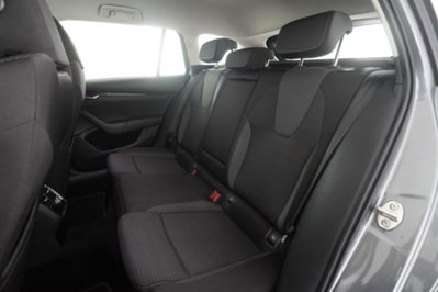 Skoda Octavia Station Wagon 2.0 TDI EVO SCR DSG Wagon Executive (11)