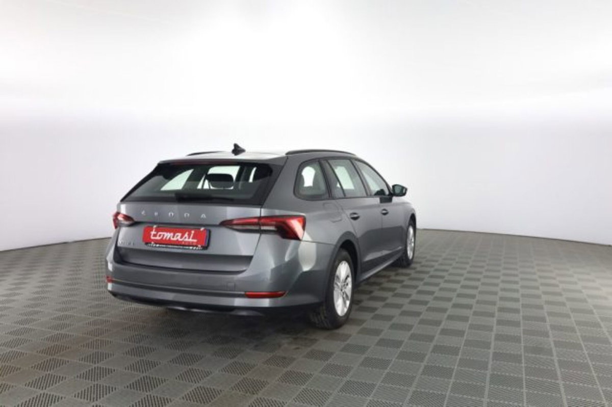 Skoda Octavia Station Wagon 2.0 TDI EVO SCR DSG Wagon Executive (4)