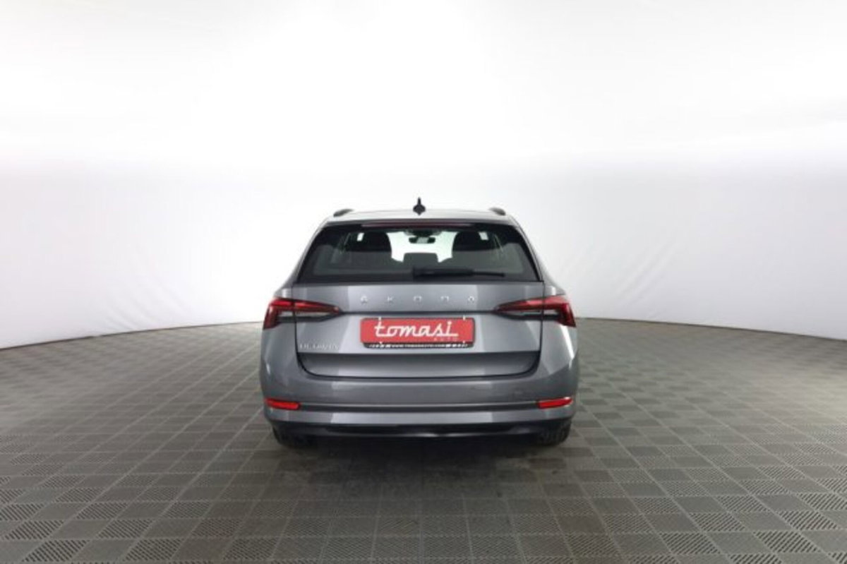 Skoda Octavia Station Wagon 2.0 TDI EVO SCR DSG Wagon Executive (5)
