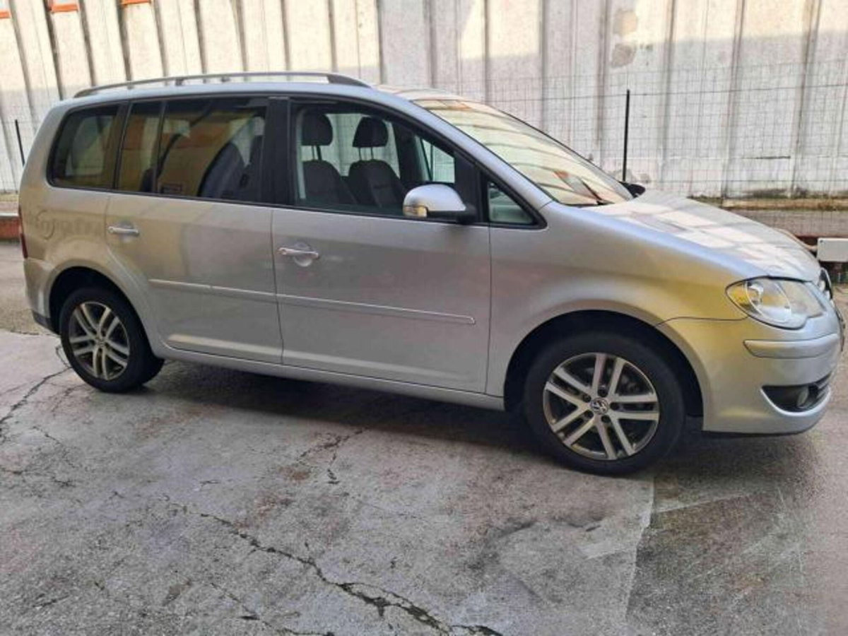 Volkswagen Touran 16V TDI Highline (10)