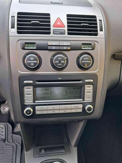Volkswagen Touran 16V TDI Highline (14)