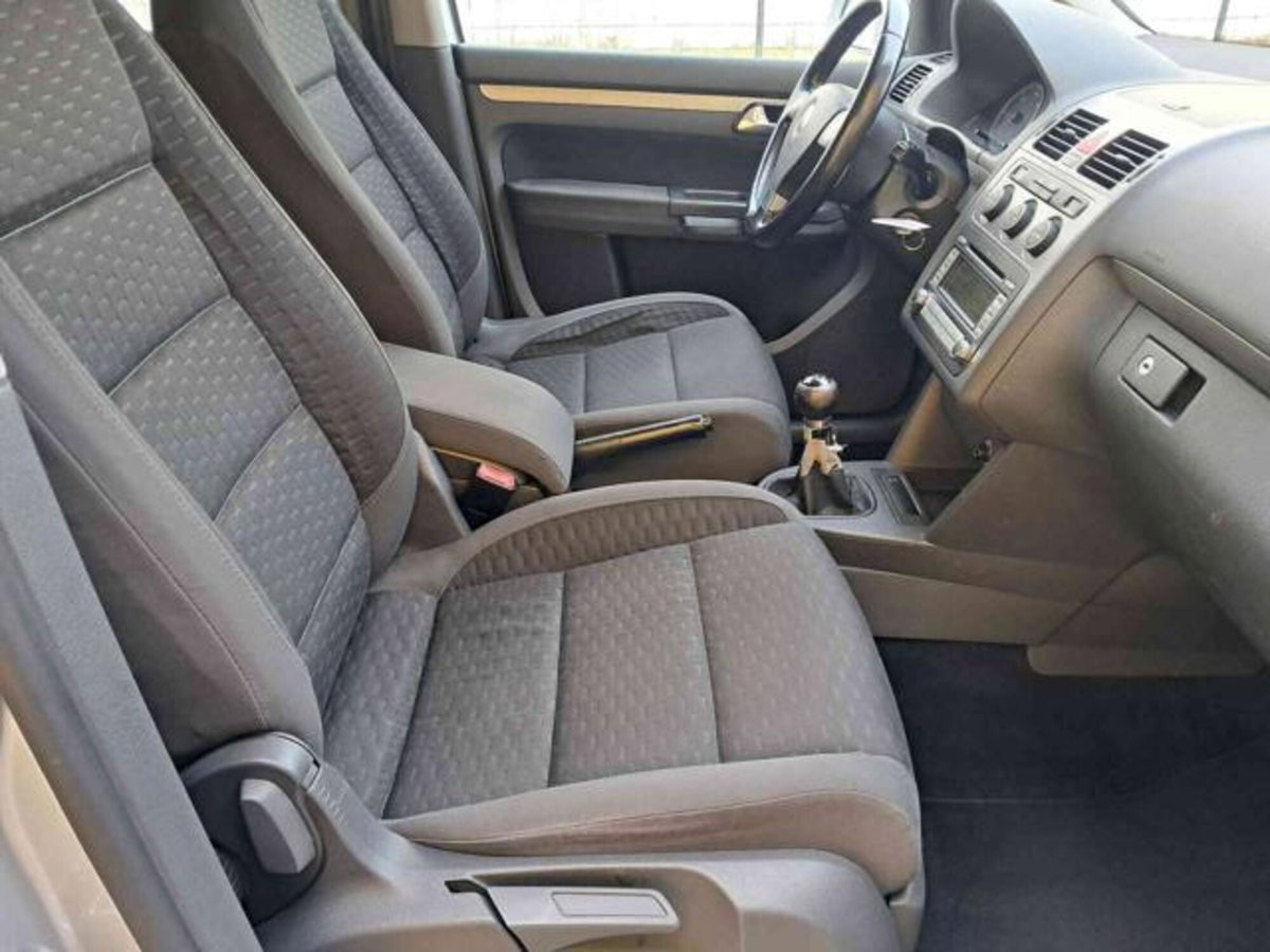 Volkswagen Touran 16V TDI Highline (16)