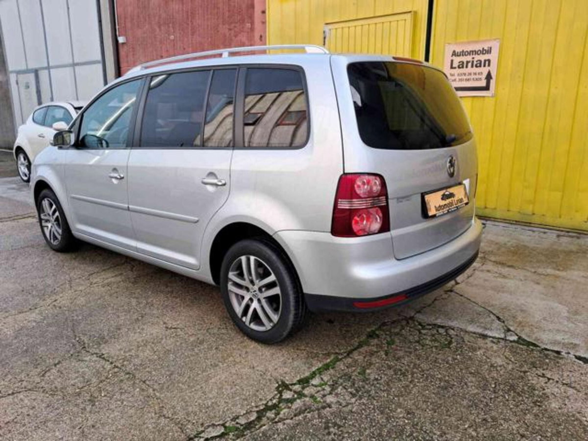 Volkswagen Touran 16V TDI Highline (6)