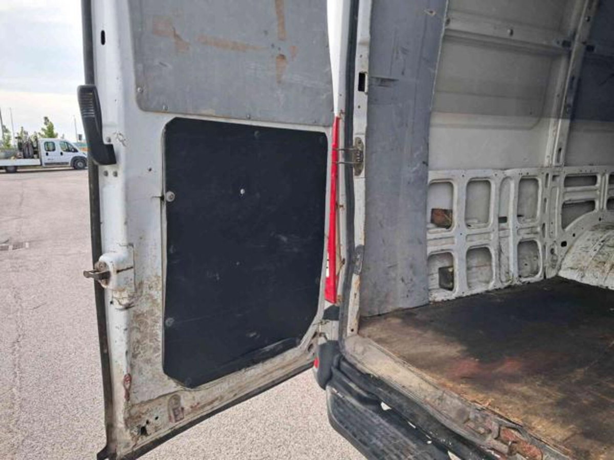 Iveco Daily Furgone 35C15LV BTor 3.0 HPT PL-TA-RG Furgone (13)