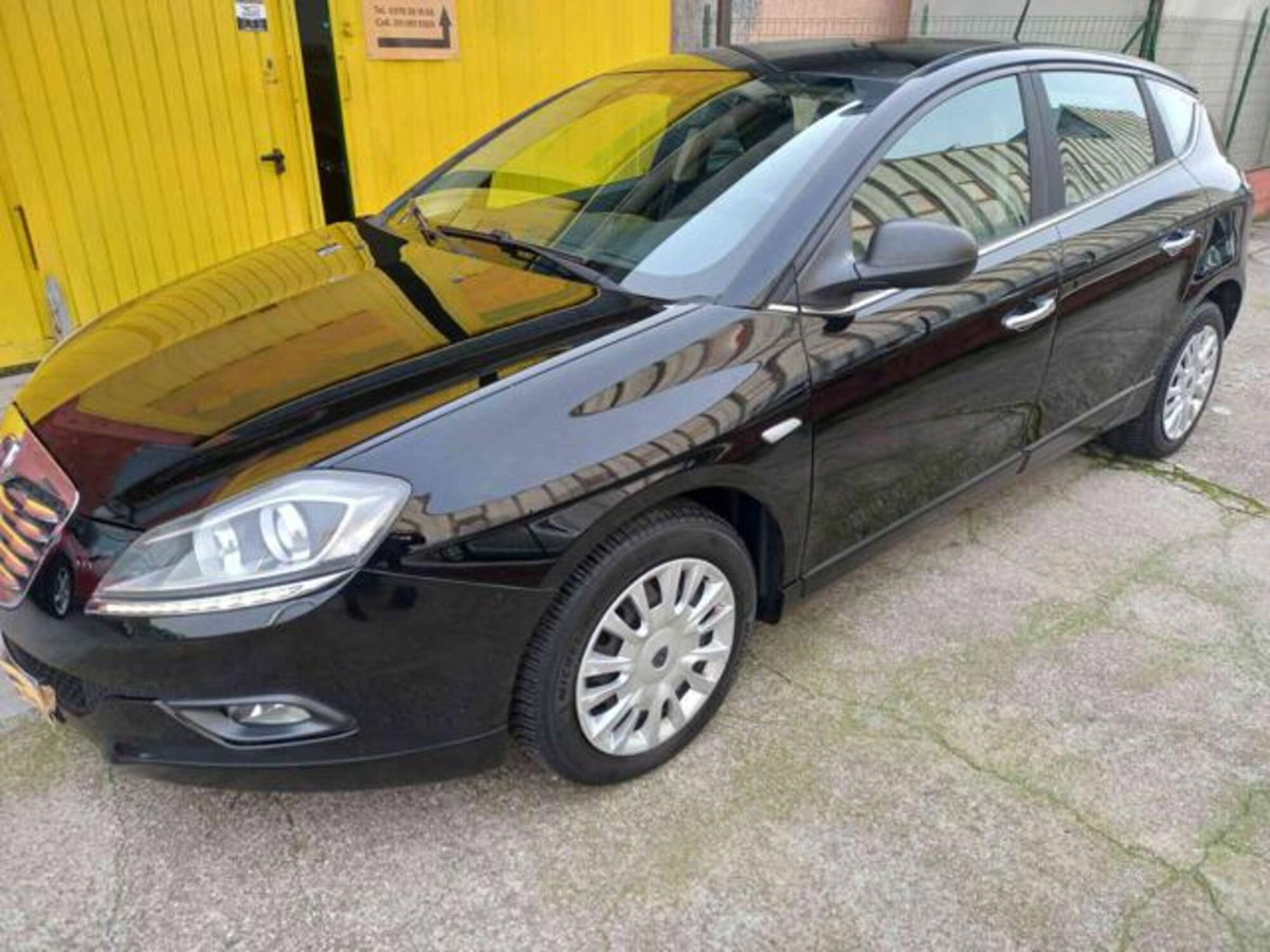 Lancia Delta 1.6 MJT DPF 105 CV Silver