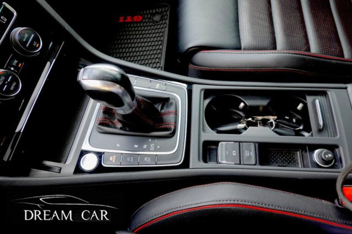 Volkswagen Golf GTI Performance 2.0 245 CV TSI DSG 5p. BMT (11)