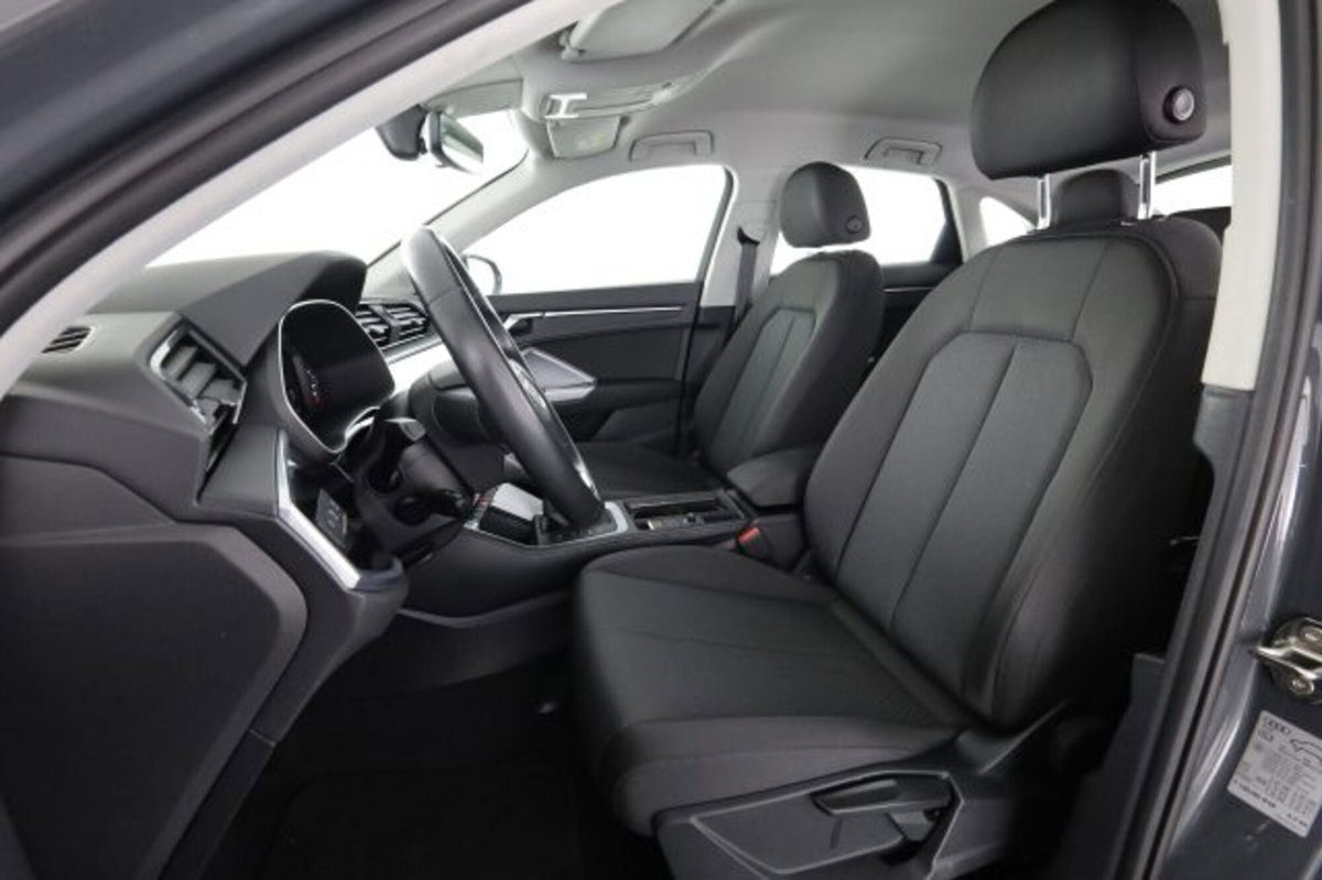Audi Q3 Sportback 35 TDI quattro S tronic Business Plus (2)