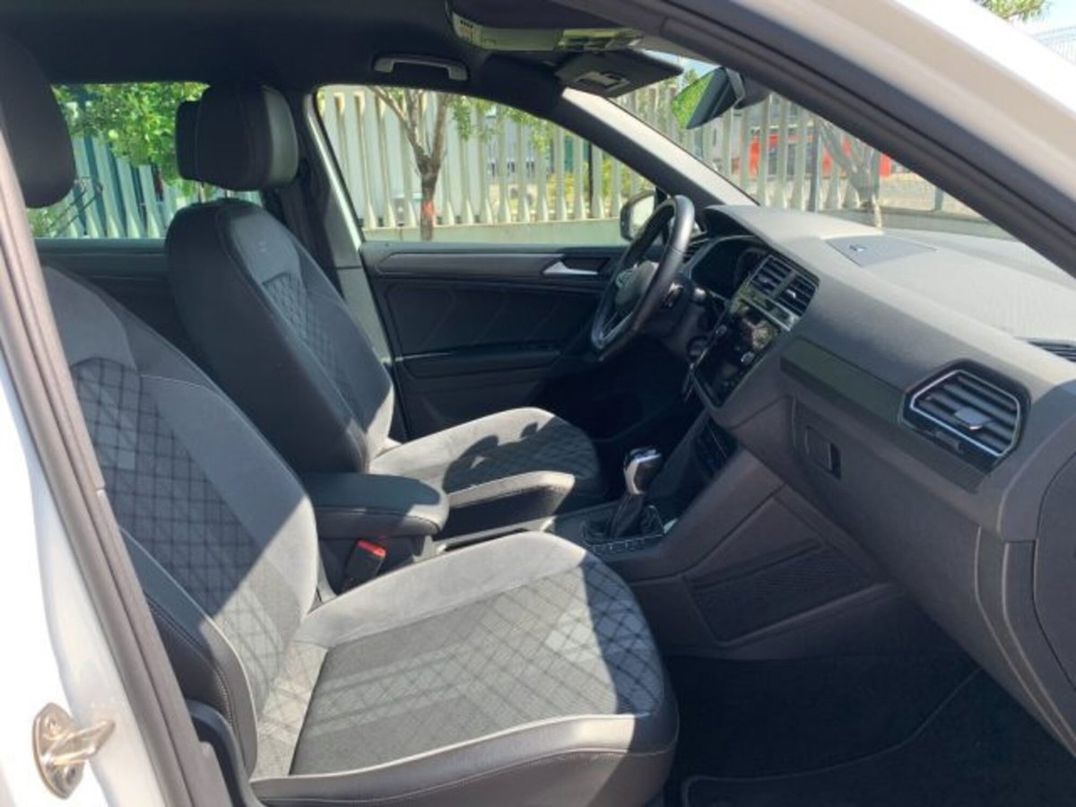 Volkswagen Tiguan 2.0 TDI 150 CV SCR DSG 4MOTION R-Line (12)
