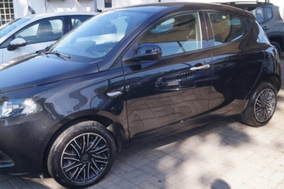 Lancia Ypsilon 1.0 FireFly 5 porte S&S Hybrid Ecochic Gold (2)
